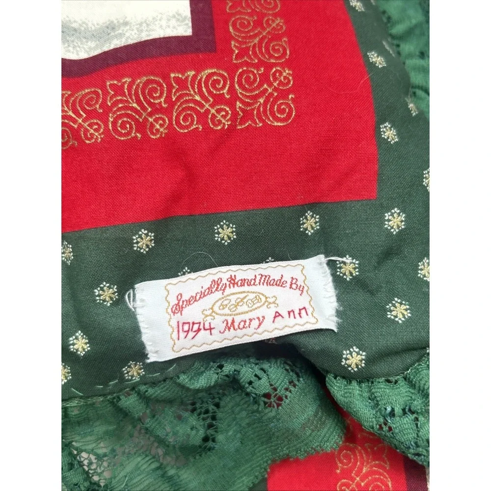 2 Vintage Old World Santa Christmas Throw Accent Pillows Two Sided Lace Ruffled